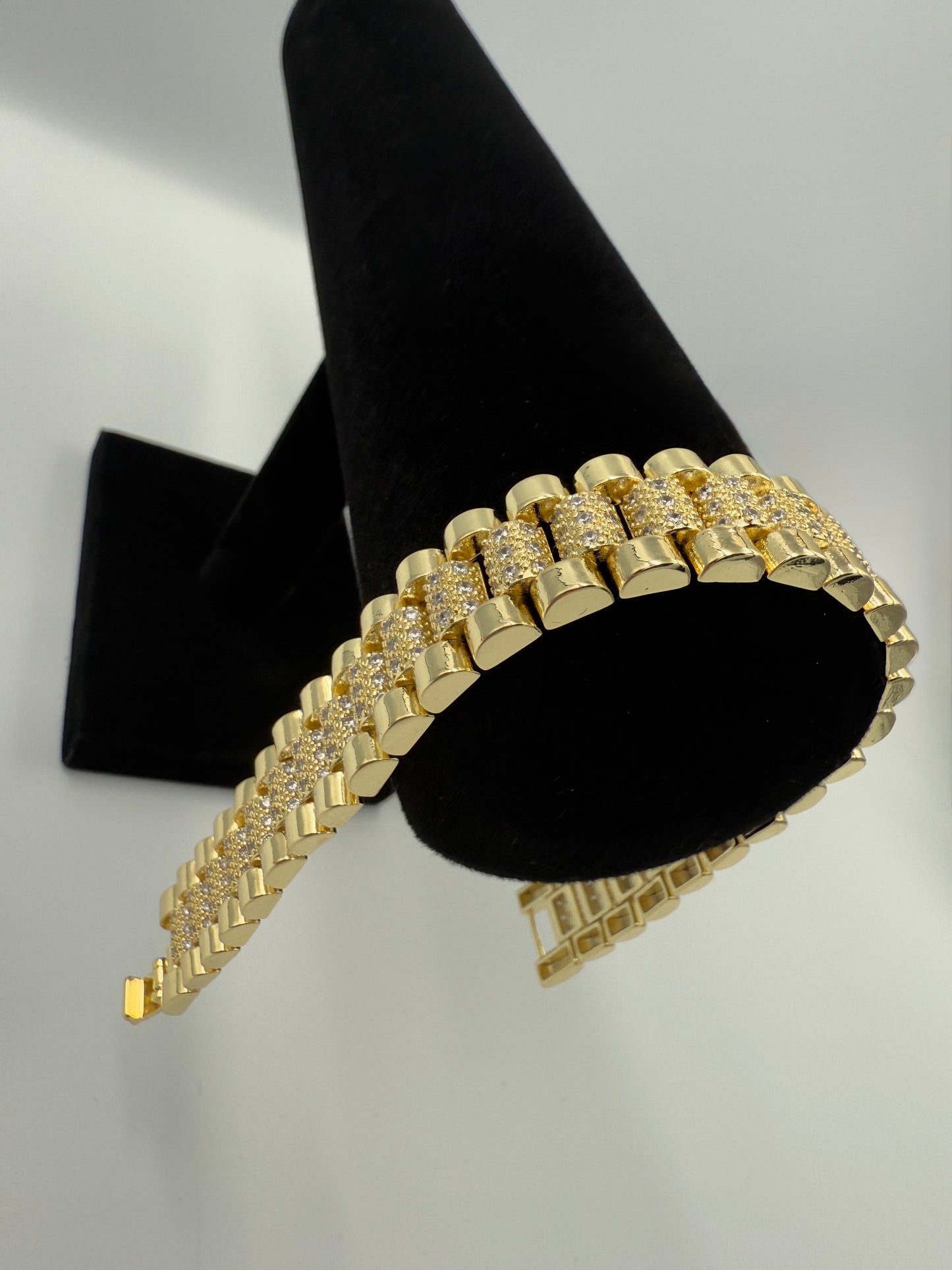 Pulsera presidencial con diamantes CZ rellenos de oro