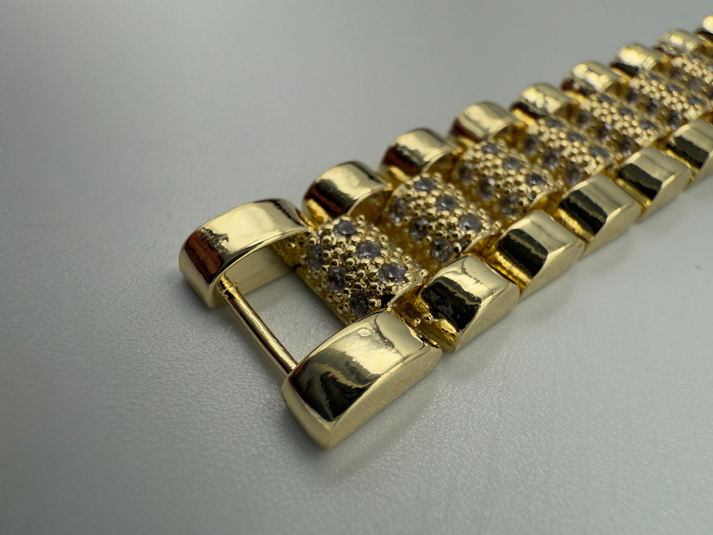 Pulsera presidencial con diamantes CZ rellenos de oro
